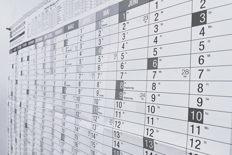Das Bild zeigt einen Wandkalender